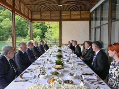 Prezidentin adından&nbsp;Baş nazirin şərəfinə rəsmi lanç verildi