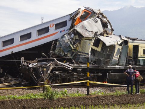 Поезда столкнулись: 4 погибших, 38 раненых