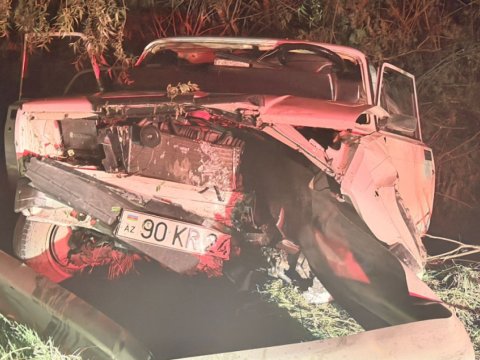 Yevlaxda avtomobil aşdı&nbsp;- 10 yaşlı qız öldü