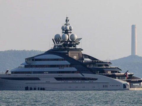 Яхта российского миллиардера стоимостью полмиллиарда долларов прошла через Ормуз