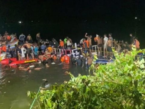 Tourist boat accident in India, dead and injured