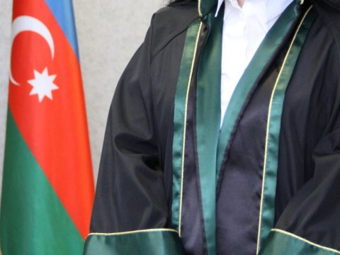 Azərbaycanda bir vəkil&nbsp;töhmət aldı, 2-si isə cərimələndi