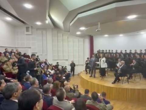 Xarici diplomatlar Xankəndidə tələbələrin&nbsp;çıxışını izlədilər - VİDEO
