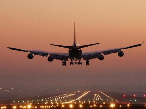 Bakıya uçan təyyarə Qazaxıstana təcili eniş etdi