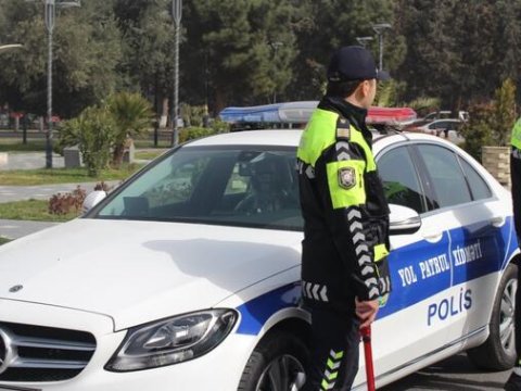 Bakü'de otomobil motosikletle çarpıştı&nbsp;- VİDEO