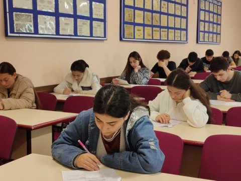 Orta məktəb şagirdləri GDU-nun təşkil etdiyi fənn olimpiadasında - FOTO