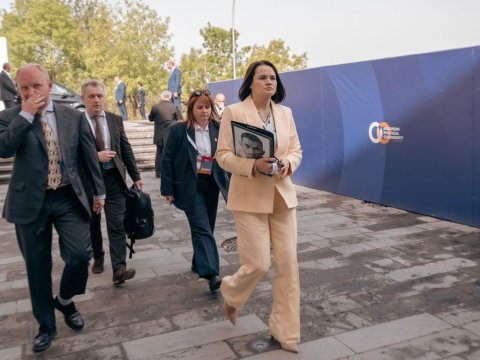 Erivan Lukaşenko'nun rakibine kucak açtı
