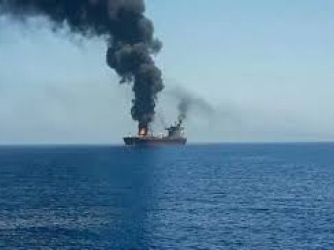 ABŞ Oman körfəzində İran tankerini vurdu