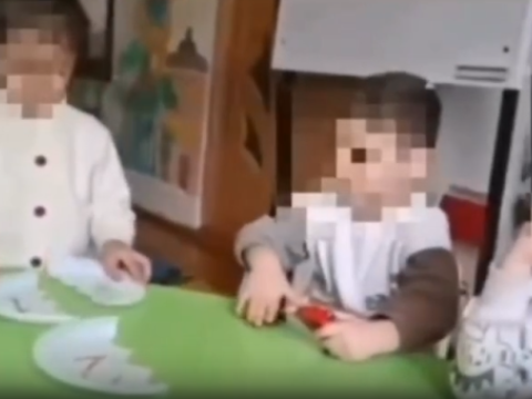 Bağçada uşaqları təhqir edən tərbiyəçi işdən çıxarıldı&nbsp;- VİDEO
