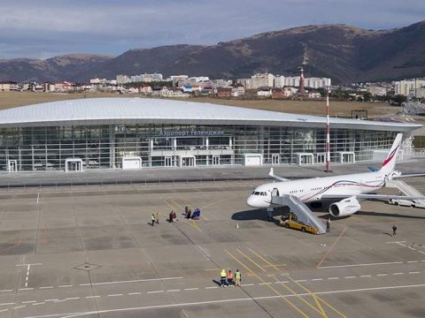 13 aeroport fəaliyyətini dayandırdı