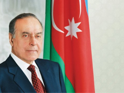 Heydər Əliyev: Azərbaycanın taleyini dəyişən dahi lider