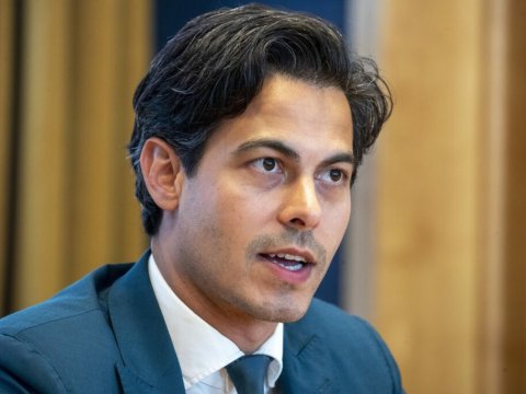 Bu ölkənin baş naziri xəstəxanalıq oldu