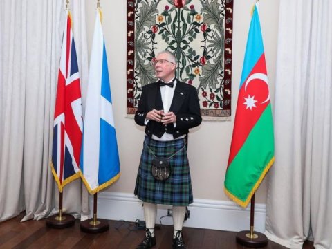 Azərbaycanca danışan, Gəncə ləhcəsilə yazan əcnəbi diplomat kimdir? - FOTOLAR