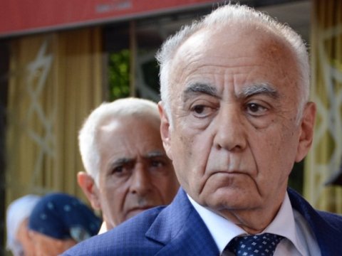 Hacıbala Abutalıbovun jurnalistlərdən incikliyi: "...elə bil ki, qəbirdə ölü görürəm&rdquo;