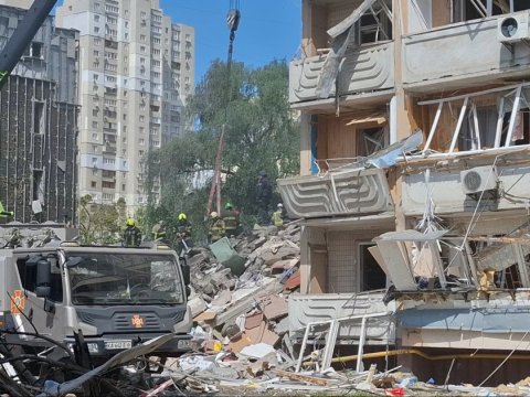 Kiyevə hava zərbəsi nəticəsində yaşayış binası çökdü