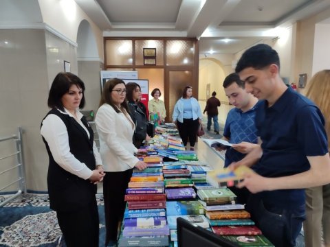 Universitetdə kitab sərgisi keçirilib - FOTO