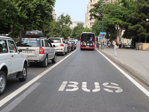 Taksilər avtobus zolaqlarına girəcək?