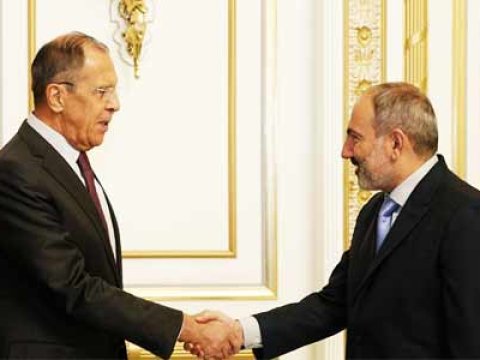 Lavrov Paşinyanın qərarını "kədərli" adlandırıb