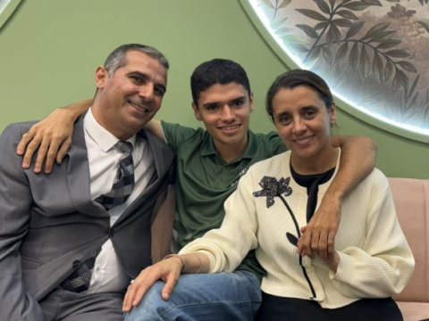 &ldquo;Dayanacaqda düşüb hönkür-hönkür ağladım&rdquo; &ndash; Autizmə təhsillə qalib gələn ailə