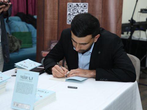 Yazıçı Nihat Pirin ilk hekayələr kitabı təqdim edildi