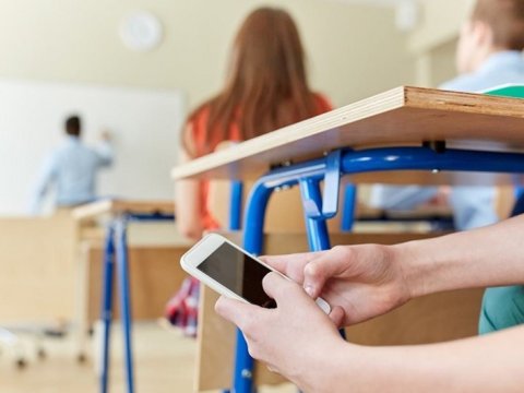 Mobil telefonla imtahana girdi&nbsp;- qovuldu