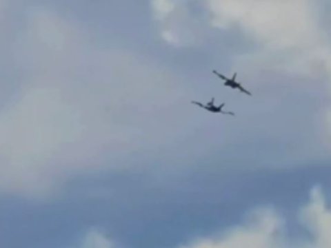 Aviaşouda qırıcılar toqquşdu