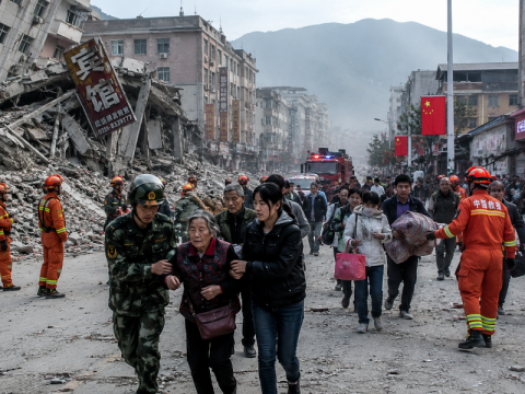 Çin'de şiddetli deprem
