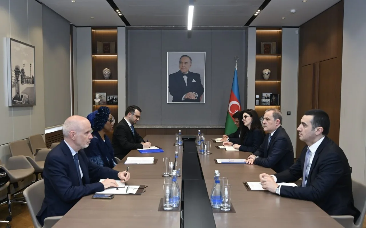 Ceyhun Bayramov BMT baş direktorunun müavini ilə görüşdü