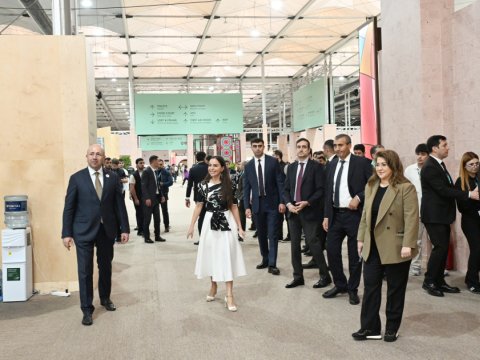 Leyla Əliyeva və Arzu Əliyeva "Urban Expo" sərgisi ilə tanış olublar