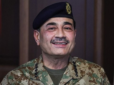 Pakistanlı komandan Tehrana yollandı