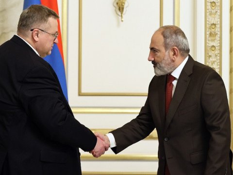 Overçuk Paşinyanı gömrük rüsumları və qazla hədələdi