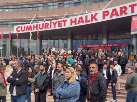Ankara qarışdı: Polis CXP binasına daxil oldu