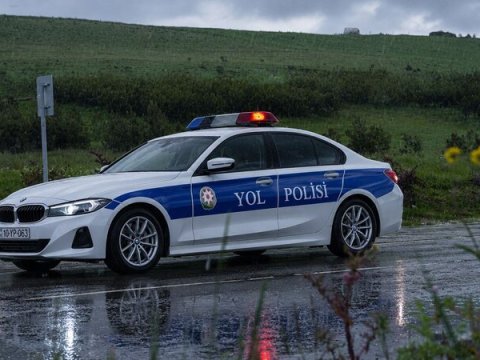 Yol polisindən əlverişsiz hava ilə bağlı sürücülərə xəbərdarlıq