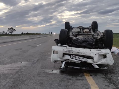 Ödənişli yolda avtomobil aşdı, iki nəfər...