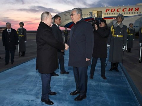 Putin 9 nazirlə birlikdə Qazaxıstana gedir