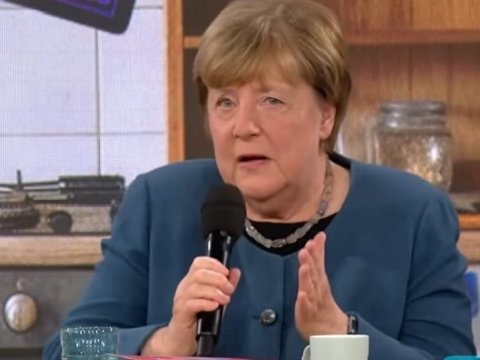 Merkel illər sonra səssizliyini pozdu - FOTO