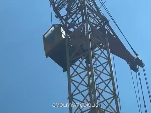 Kranda köməksiz qalan şəxs xilas edildi&nbsp;-&nbsp;VİDEO