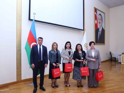 Təhsil işçilərinə TəhsilPlus kartları təqdim olunub - FOTO
