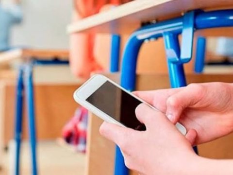 Qəbul imtahanında 10 nəfərdə telefon TUTULDU