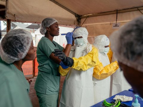 Eboladan ölənlərin sayı 120 nəfəri ötdü
