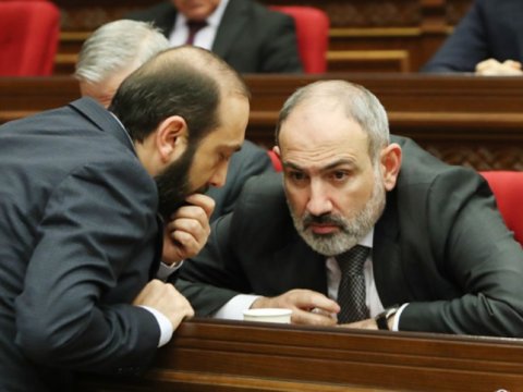 Paşinyanın qarşısında əsas maneə: Konstitusiyanı necə dəyişəcək?