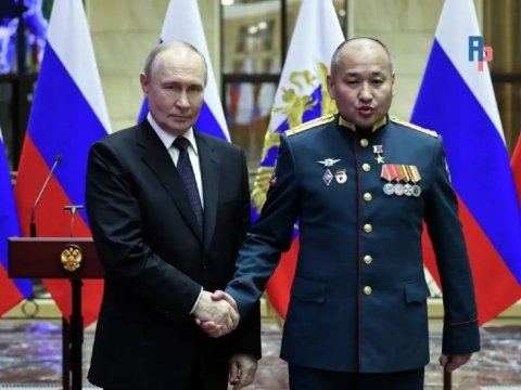 Putinin əl sıxdığı şəxs öldürüldü - FOTO