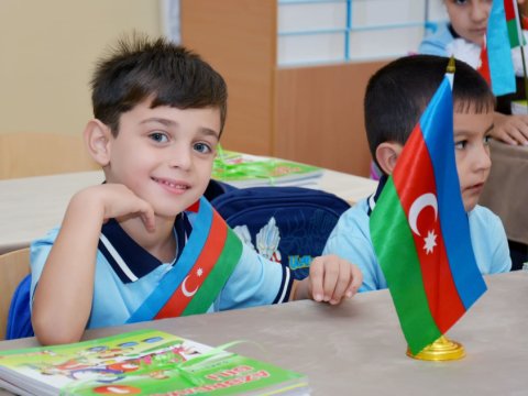 Azərbaycanda hər 6 nəfərdən biri məktəblidir - Yeni statistika