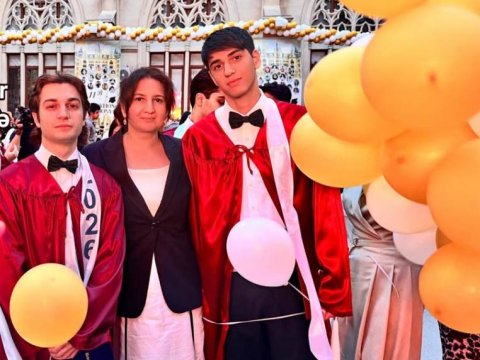 Polad Həşimov&nbsp;və Arəstə Baxışovanın&nbsp;övladları da məktəblə vidalaşdı - FOTO