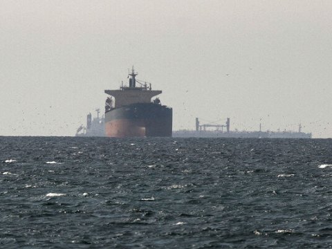Oman sahillərində tanker zədələndi