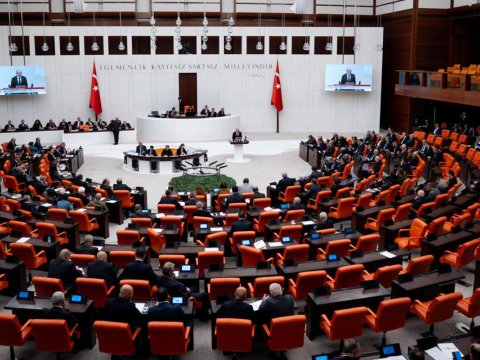 Türkiyə parlamentinin iş müddəti uzadıldı