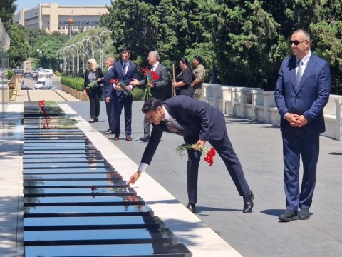 ABŞ-ın nümayəndə heyəti Şəhidlər xiyabanında - FOTO