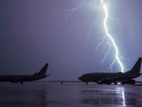 İldırımlı hava: AZAL-ın təyyarələri geri qayıtdı
