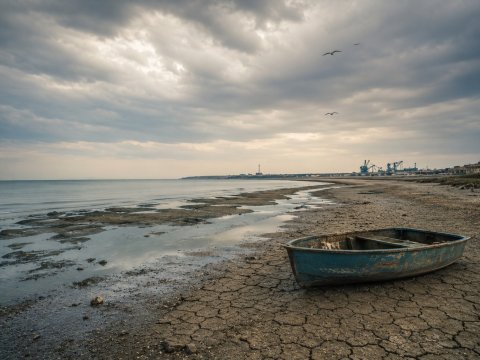Xəzər geri çəkilir: Sahil xətti onlarla kilometr dəyişib&nbsp;