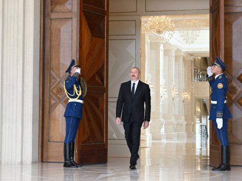 İlham Əliyev Sərdar Berdiməhəmmədovu Bakıda rəsmi qarşıladı - FOTO